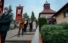 Hram şi momente de sărbătoare la Biserica „Sfinţii Apostoli Petru şi Pavel” din cimitirul Municipiului Mediaş