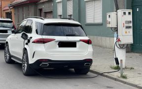 INEDIT: A apărut prima statie de incărcare electrică la Mediaș