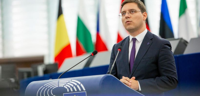 Europarlamentarul Victor Negrescu a solicitat, în plenul Parlamentului European, intervenția Uniunii Europene în România pentru a gestiona criza medicală