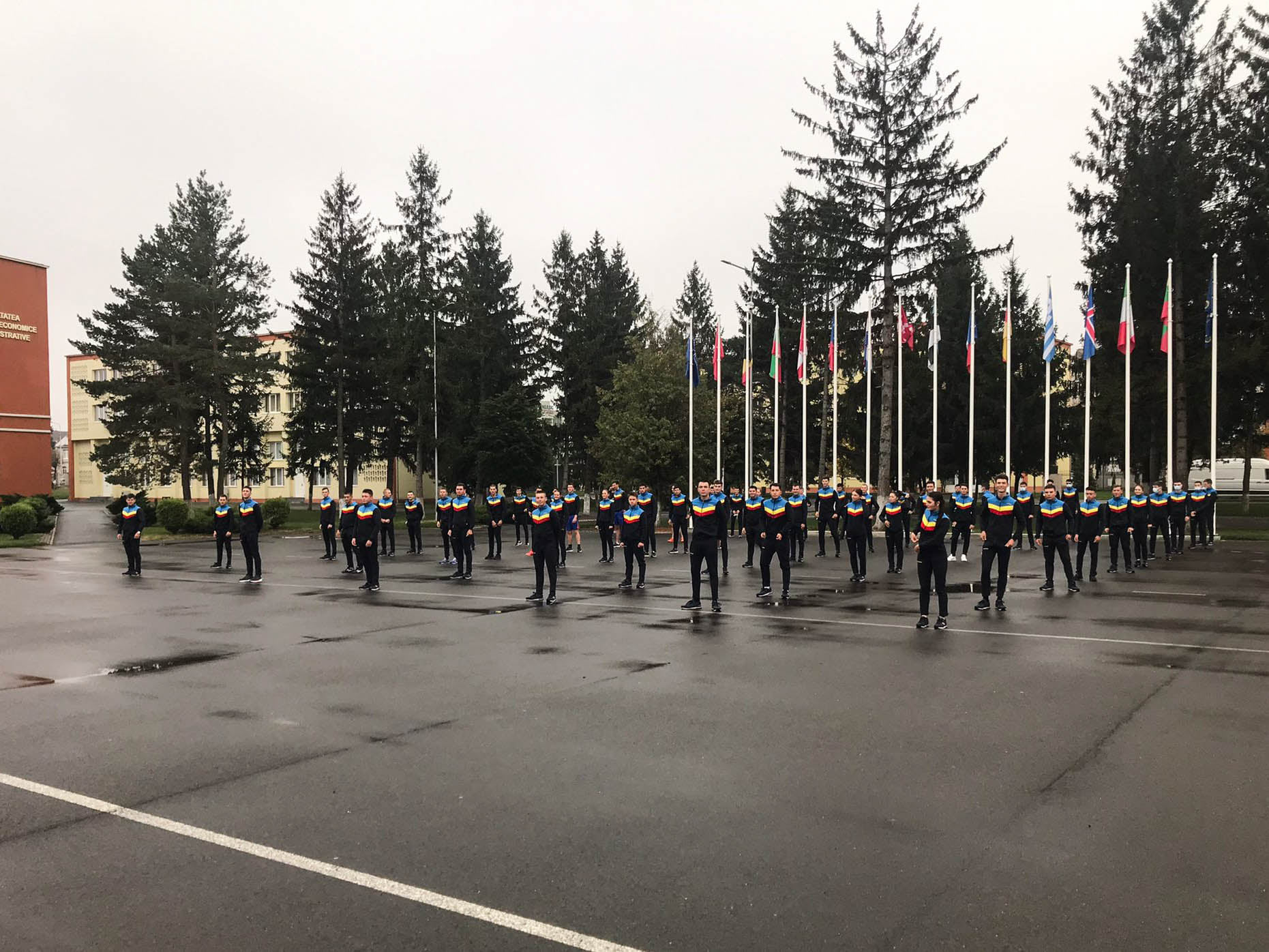FOTO- Peste 200 de studenți s-au întrecut la „Cupa 25 Octombrie” FOTO- Peste 200 de studenți s-au întrecut la „Cupa 25 Octombrie”
