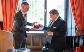 Ambasadorul Emil Hurezeanu a primit Marea Cruce a Ordinului de Merit al Republicii Federale Germania