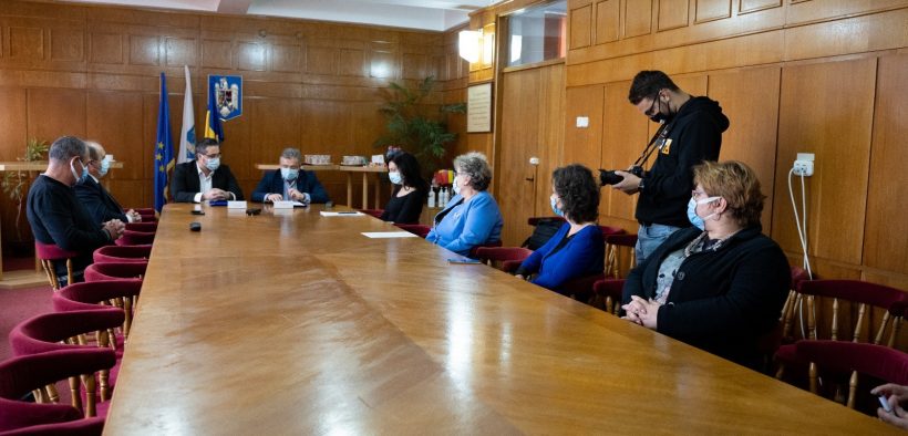 Primăria Mediaș a semnat contractul pentru primul lot de achiziție tablete