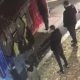 Opt sibieni care vandalizau peretele unui magazin, arestați de polițiștii locali