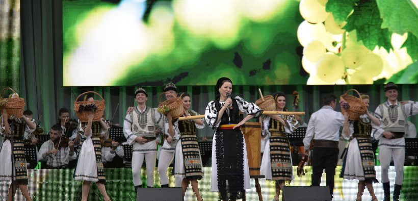 Mâine debutează ediţia cu numărul XXIII a Festivalului Național de Folclor „Ioan Macrea”
