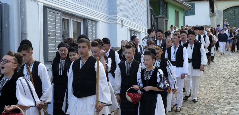 ,,Nunta Ciobănească,, spectacol de teatru din Rășinari, răsună pe meleaguri europene ca model de bună practică