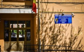 Inspectoratul Școlar Județean Sibiu a luat act de acestea și condamnă orice fel de comportamente neconforme cu deontologia