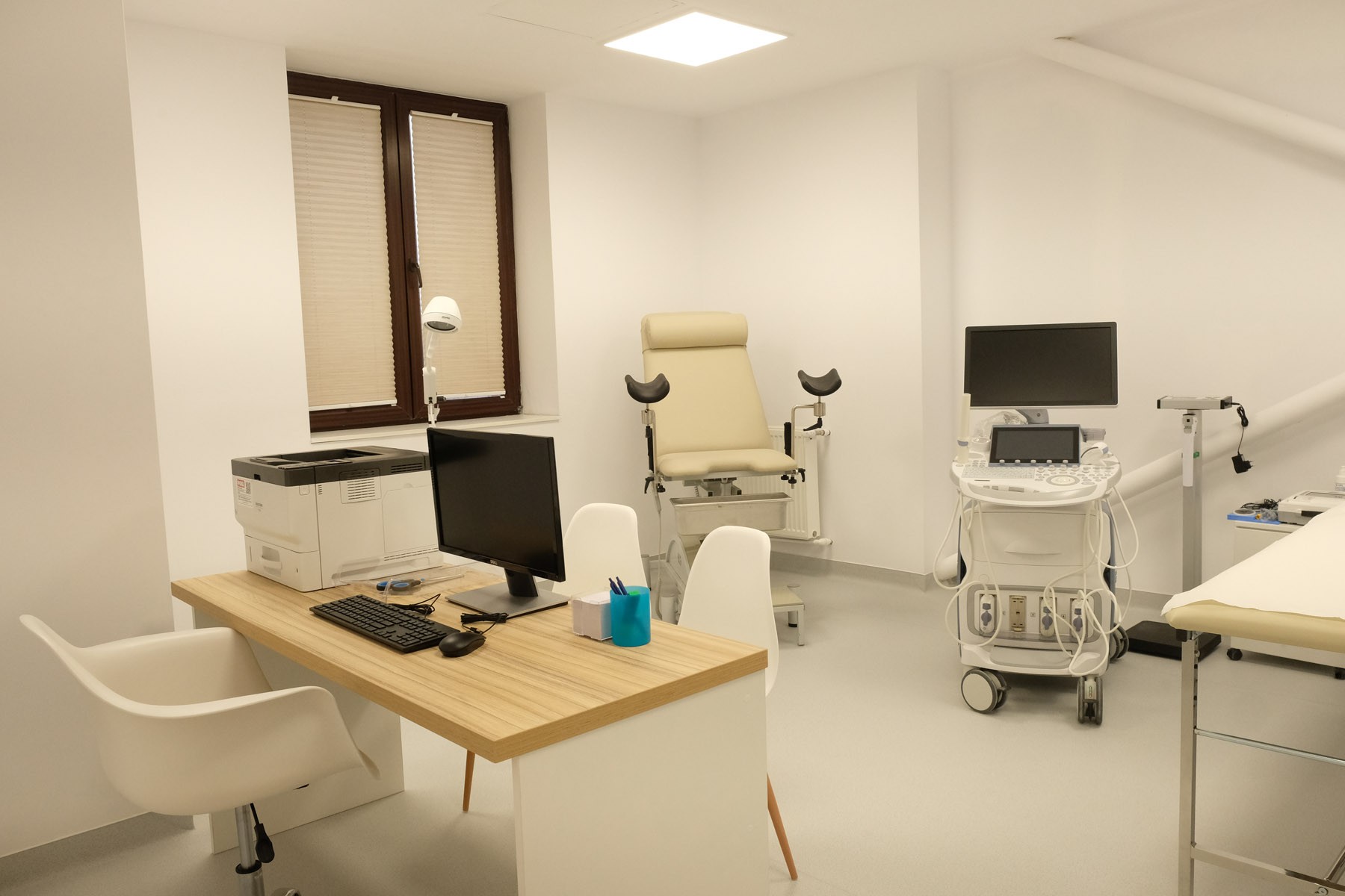 FOTO- MedLife, operatorul cu cea mai extinsă rețea din România, a deschis cea mai mare clinică medicală din Sibiu
