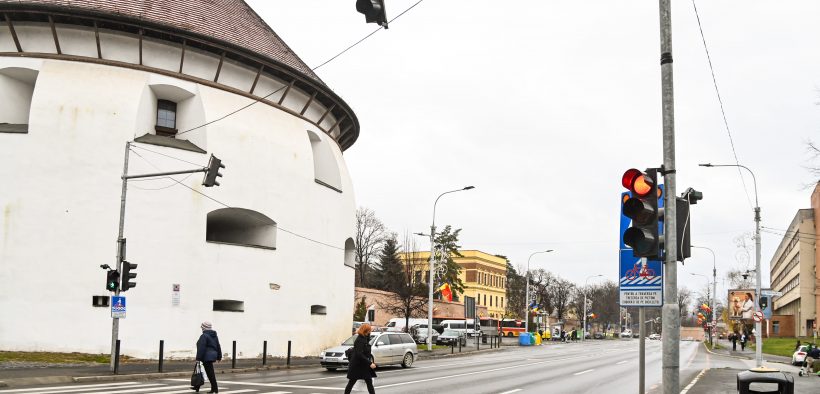 Semafoare noi pe bulevardul Coposu pentru creșterea siguranței pietonilor