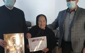 Aniversare de 100 ani a unei bunicuțe din Arpașu de Jos