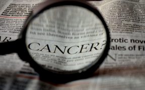 Concediu pentru persoanele care îngrijesc bolnavi de cancer - lege adoptată de parlament