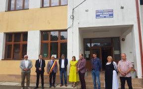 În școlile din Laslea și Mălâncrav, copiii învață cu ajutorul tablelor inteligente