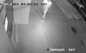 Polițiștii sibieni caută bărbatul din imagini