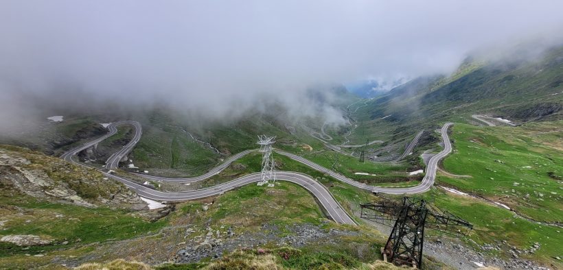 A început inspecția pe Transfăgărășan în vederea deschiderii circulației inclusiv pe tronsonul închis în sezonul rece