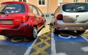 Amenzi uriașe pentru parcarea pe locurile destinate persoanelor cu dizabilități