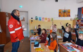 Crucea Roșie Sibiu a demarat programul de sănătate orală în școli