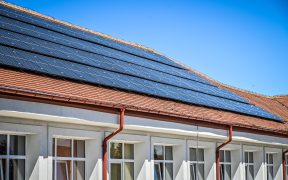 Școala 13 și două clădiri din Cimitir vor fi renovate energetic