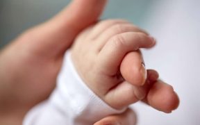 Tichete sociale pentru bebelușii cu mame defavorizate