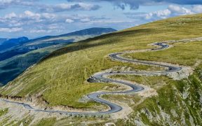 Transalpina și Transfăgărășanul s-au închis astăzi
