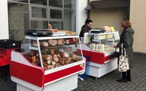 Piața volantă de la Consiliul Județean împlinește un an