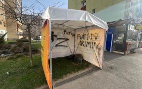 Poliția Locală a depistat vinovatul: un ”vecin” de 50-60 de ani a vandalizat cortul AUR
