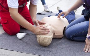 460 de profesori din județ vor învăța manevrele de prim-ajutor