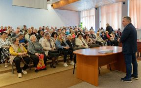 În prag de campanie electorală, primarul Mediașului ”premiază” octogenarii cu câte 500 de lei
