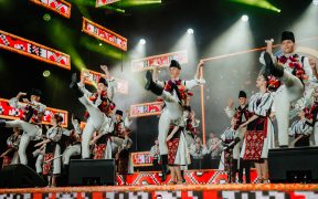 Culoare, ritm și tradiții, timp de șase zile. Astăzi începe Festivalul Internațional de Folclor Cântecele Munților